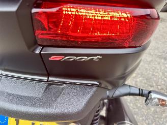 Piaggio MP3 500 Lt Sport ABS 39pk - akrapovic - matzwart - abs - asr - nieuwe banden - recent beurt gehad - rijdbaar picture 9