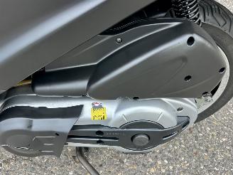 Piaggio MP3 500 Lt Sport ABS 39pk - akrapovic - matzwart - abs - asr - nieuwe banden - recent beurt gehad - rijdbaar picture 35