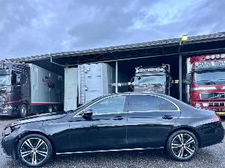krockskadad bil auto Mercedes E-klasse 220D 194pk 9-traps aut + f1 Excl Line - widescreen - front + line + side assist - cam - navi - sfeerverl 2021/6