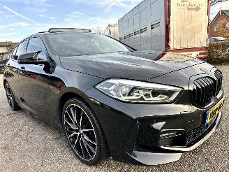 BMW 1-serie 118D 2.0 150pk 8-traps aut + f1 M-Sport - pano - front + line + side + park assist - sfeerverl - keyless - virtual picture 4