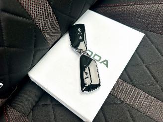 Skoda Octavia RS 2.0 TSI 265pk Aut + F1 Combi - pano - crystal light - front + line + side assist - virtual - 19 inch - keyless picture 67