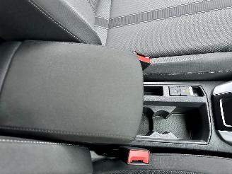 Volkswagen T-Roc Gereserveerd 1.5 TSI 150pk 7-Traps aut Life - 7dkm nap - navi - cam - virtual - front + line + park assist - keyless picture 34