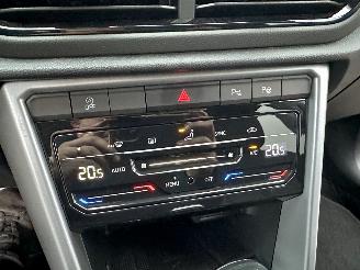 Volkswagen T-Roc Gereserveerd 1.5 TSI 150pk 7-Traps aut Life - 7dkm nap - navi - cam - virtual - front + line + park assist - keyless picture 18