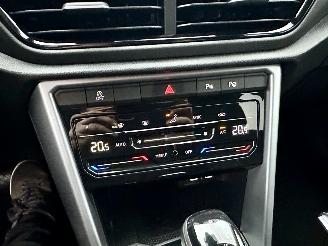 Volkswagen T-Roc Gereserveerd 1.5 TSI 150pk 7-Traps aut Life - 7dkm nap - navi - cam - virtual - front + line + park assist - keyless picture 28