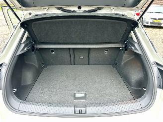 Volkswagen T-Roc Gereserveerd 1.5 TSI 150pk 7-Traps aut Life - 7dkm nap - navi - cam - virtual - front + line + park assist - keyless picture 53