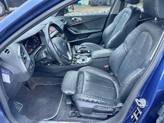 BMW 1-serie Gereserveerd 118i 136pk 7-Traps aut High Exe - nap - virtual - nav - cam - front + line + park assist - leer + stoelverw - sfeerverl picture 54