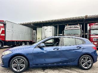 Schadeauto BMW 1-serie 118i 136pk 7-Traps aut High Exe - nap - virtual - nav - cam - front + line assist - leer + stoelverw - sfeerverl 2021/4