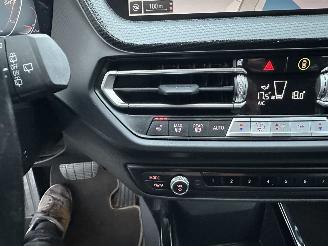 BMW 1-serie Gereserveerd 118i 136pk 7-Traps aut High Exe - nap - virtual - nav - cam - front + line + park assist - leer + stoelverw - sfeerverl picture 44