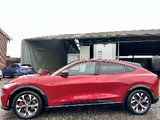 Vaurioauto  passenger cars Ford Mustang Mach-e 75 kWh AWD 371pk automaat Premium - pano - 2023/5