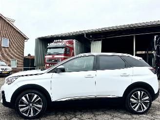skadebil auto Peugeot 3008 1.2 Turbo 131pk 6-bak Premium 2019/3