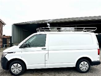 krockskadad bil bedrijf Volkswagen Transporter 2.0 TDI 90pk L1/H1 2023/3