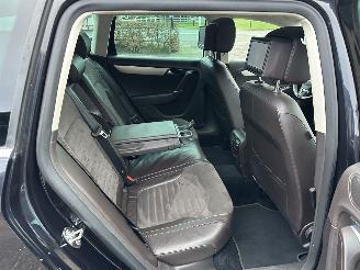 Volkswagen Passat 1.4 TSI 122pk dsg aut + f1 Highline - nap - dvd in hoofdsteunen - navi - clima - cruise - leer + stoelverw picture 21