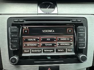 Volkswagen Passat 1.4 TSI 122pk dsg aut + f1 Highline - nap - dvd in hoofdsteunen - navi - clima - cruise - leer + stoelverw picture 30