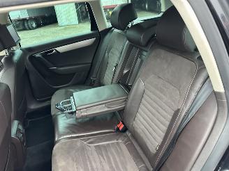 Volkswagen Passat 1.4 TSI 122pk dsg aut + f1 Highline - nap - dvd in hoofdsteunen - navi - clima - cruise - leer + stoelverw picture 55