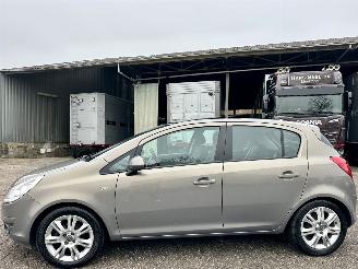 skadebil auto Opel Corsa 1.4-16V 101pk Cosmo 5drs - pano - nap - clima - cruise - half leer - pdc - licht + regens + dimmend binnenspiegel 2011/1