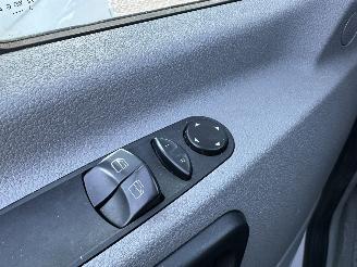 Volkswagen Crafter 30 2.0 TDI 109pk 6-bak L2/H2 Bleum. euro5 - nap - navi - 3 pers - clima - cruise - distr+wp vernieuwd 173dkm picture 24