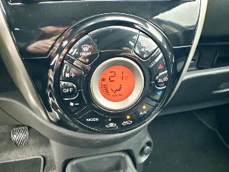 Nissan Micra gereserveerd 1.2i 80pk Connect Edition 5drs - navi - clima - cruise - pdc v+a - licht + regensensor - gebruikerssporen picture 15