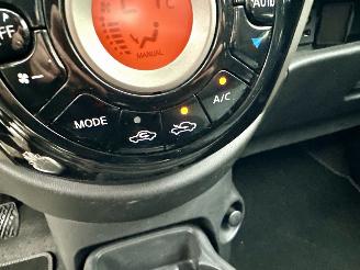 Nissan Micra gereserveerd 1.2i 80pk Connect Edition 5drs - navi - clima - cruise - pdc v+a - licht + regensensor - gebruikerssporen picture 49