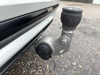 Volvo V-60 2.0 B4 Hybrid 8-traps aut R-Design - nap - virtual - leer - stuur + stoelverw - trekh - front + line + side assist picture 12