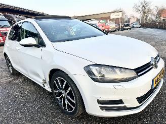 Volkswagen Golf 1.2 TSI 105pk 6-bak Highl 5drs - pano - nap - xenon - massage - navi - stoelverw - half leer - bearlock picture 3