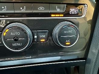 Volkswagen Golf 1.5 TSI 131pk 7-Traps aut + f1 comf bns 5drs - carplay - front assist - acc - pdc v+a - inkl trekh - privacy glass picture 37