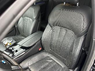 BMW 5-serie 540i 340pk aut + f1 High Exe M-Sport - schuifdak - hud - softclose - b&w - 360cam - stoelvent - stuurverw picture 58