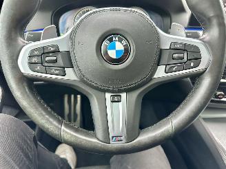 BMW 5-serie 540i 340pk aut + f1 High Exe M-Sport - schuifdak - hud - softclose - b&w - 360cam - stoelvent - stuurverw picture 37