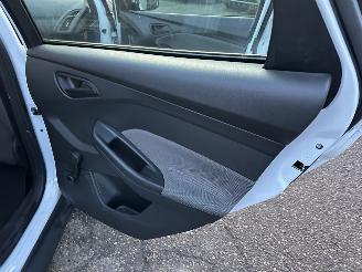 Ford Focus 1.0T Ecoboost 101pk Edition 5drs - 64dkm - airco - 51.360km distr.riem + waterpomp vernieuwd in 5/2025 picture 41