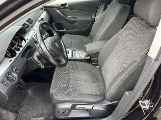 Volkswagen Passat 2.0 FSI 150pk 6-Traps automaat Comf Bus - nap - clima - cruise - navi - pdc v+a - licht + regensensor picture 62