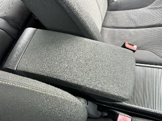 Volkswagen Passat 2.0 FSI 150pk 6-Traps automaat Comf Bus - nap - clima - cruise - navi - pdc v+a - licht + regensensor picture 51