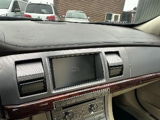 Jaguar XF 3.0 V6 238pk aut + f1 Prem Luxury - schuifdak - leer - nav - cam - elektr rollo - B&W - stoelvent - stuurverw picture 30