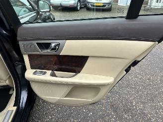 Jaguar XF 3.0 V6 238pk aut + f1 Prem Luxury - schuifdak - leer - nav - cam - elektr rollo - B&W - stoelvent - stuurverw picture 60