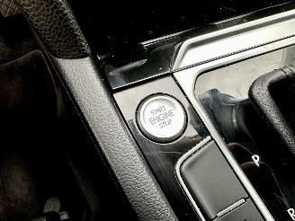 Volkswagen Passat 1.4 TSI 150pk 7-traps aut + f1 Highline sedan - navi - camera - front + line assist - stuurverw - stoelverw picture 30