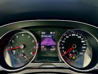 Volkswagen Passat 1.4 TSI 150pk 7-traps aut + f1 Highline sedan - navi - camera - front + line assist - stuurverw - stoelverw picture 17