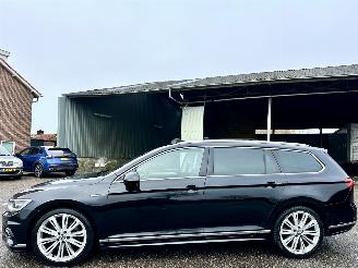 Schadeauto Volkswagen Passat gereserveerd 2.0 Bi-TDI 4Motion 239pk aut R-Line - pano - 360cam - massage - leer - virtual - keyless - front + line + side assist 2015/10