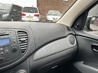 Hyundai I-10 Gereserveerd 1.1 i-Drive 69pk Cool 5drs - 62dkm nap - airco - elektr ramen - facelift - aux - usb - radio cd - rijdbaar picture 25