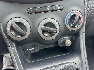 Hyundai I-10 Gereserveerd 1.1 i-Drive 69pk Cool 5drs - 62dkm nap - airco - elektr ramen - facelift - aux - usb - radio cd - rijdbaar picture 14