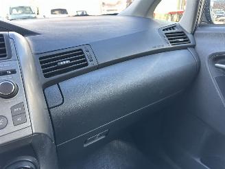 Toyota Verso 1.6 VVT-i 132pk 6-bak Comfort 7Pers - airco - 4x elektr ramen - radio cd + aux - trekh - 4x all season picture 37