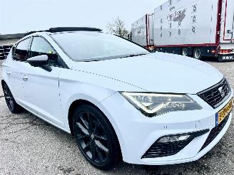 Seat Leon 1.5 TSI 131pk FR Ult Ed - pano - 78dkm - facelift - virtual - front assist - sfeerverl - pdc v+a - alarm - nardo grey picture 4