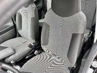 Toyota Aygo 1.0 VVT-i 68pk aut + f1 Aspiration - nap - airco - facelift - led - bleutooth - elektr ramen - slechts 75dkm picture 21