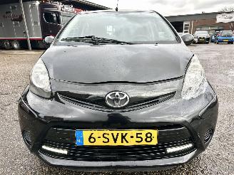 Toyota Aygo 1.0 VVT-i 68pk aut + f1 Aspiration - nap - airco - facelift - led - bleutooth - elektr ramen - slechts 75dkm picture 3