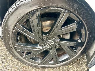 Volkswagen Golf 1.5 eTSI aut + f1 162pk R-Line - pano - hud - keyless - virtual - front + line + side + park assist picture 99