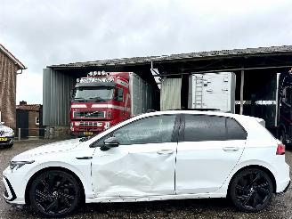krockskadad bil auto Volkswagen Golf 1.5 eTSI R-Line 2022/2