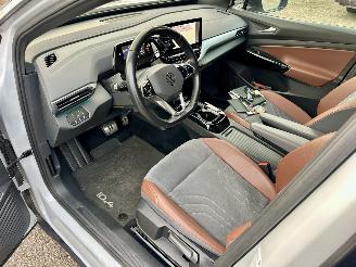 Volkswagen ID.4 77kWh 204pk aut First Edition - nap - 20 inch - navi - keyless - sfeerverl - cam - front + line assist - trekh picture 17
