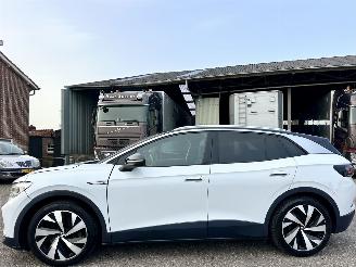 skadebil auto Volkswagen ID.4 77kWh 204pk aut First Edition - nap - 20 inch - navi - keyless - sfeerverl - cam - front + line assist - trekh 2020/12