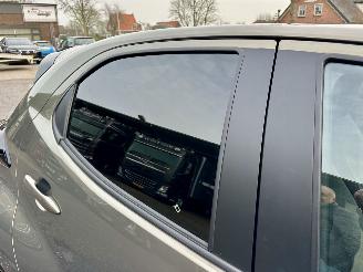 Toyota Yaris 1.5 Hybrid 115 automaat First Edition - nap - facelift - navi - camera - keyless - front + line assist - rijdbaar picture 94