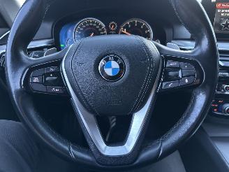 BMW 5-serie 530i 252pk aut + f1 High Exe Sportline sedan - head up - navi - camera - keyless - front + line + side assist picture 31