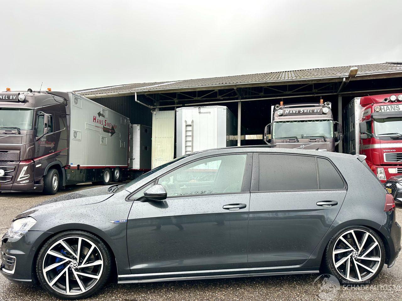 Volkswagen Golf Gereserveerd GTE 1.4 TSI 225pk aut + f1 5drs - nap - pano - leer - navi - camera - acc - front assist - schroefset + 18 inch