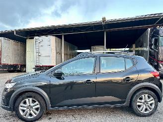 krockskadad bil auto Dacia Sandero Stepway 1.0 TCe 101pk 6-bak Bi-Fuel Comfort - nap - navi - camera - side assist - lpg onderbouw fabrieksaf 2021/8