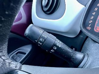 Peugeot 108 1.0 e-VTi 69pk Première CabrioTop - nap - camera - keyless entry + start - elektr dak - clima - cruise - carplay picture 65